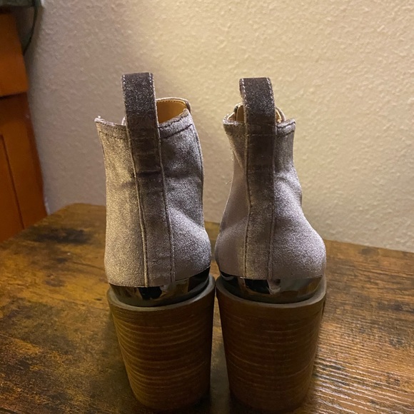 Steve Madden Boots with Cutouts and Block Heels - Picture 4 of 7